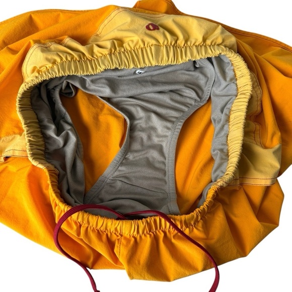 Pearl Izumi Women's Orange Athletic Bike Shorts - Picture 3 of 10